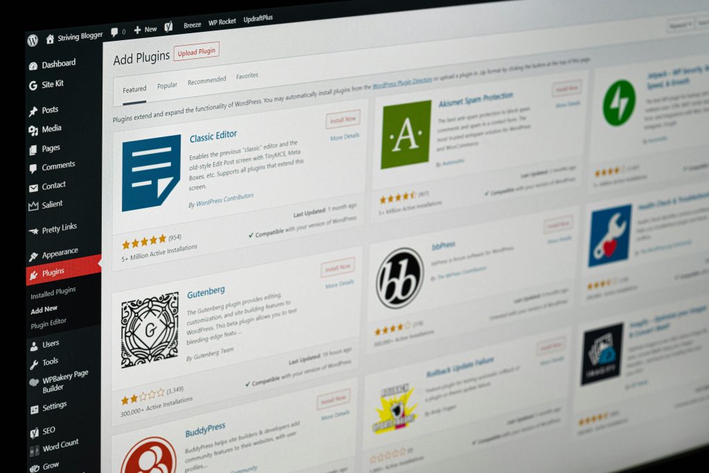 which is the best free wordpress theme